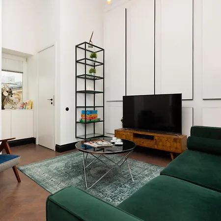 Exclusive Center By Renters Apartment *